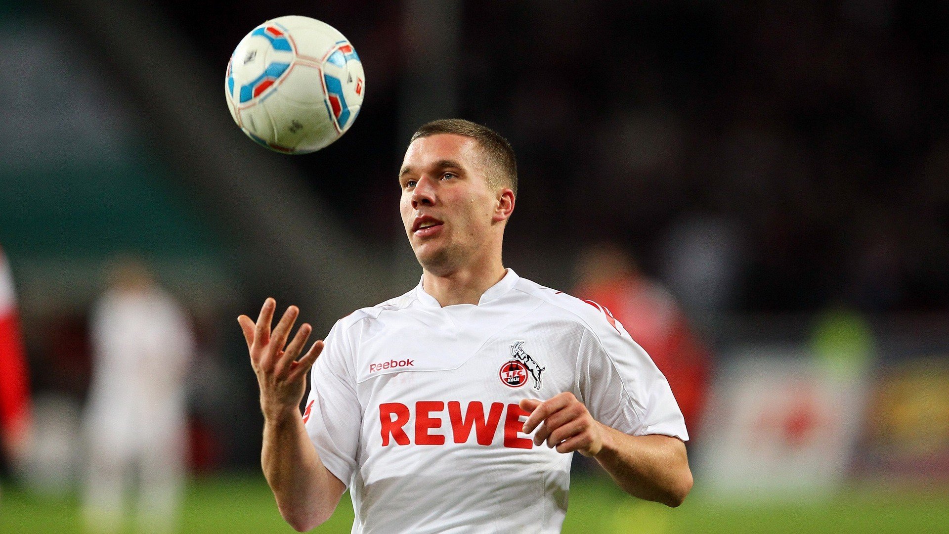 _无人机竞速赛：空中速度的全新体验_，无人机飞行比赛视频