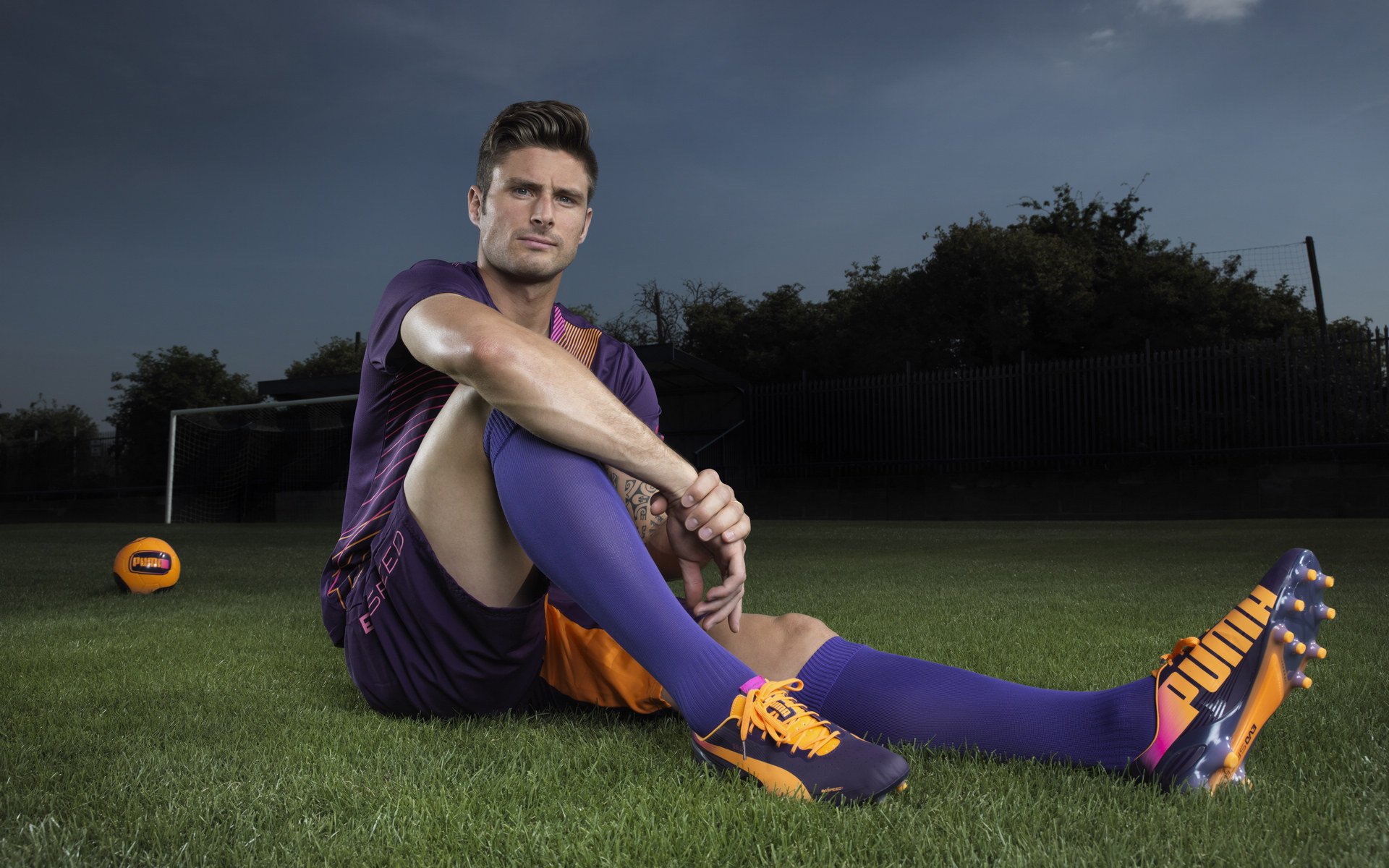 《镜报》：荷兰女足在预选赛中与法国队激战，荷兰女足首发阵容